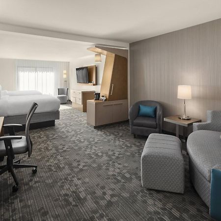 Courtyard By Marriott Seattle Northgate Hotel Buitenkant foto