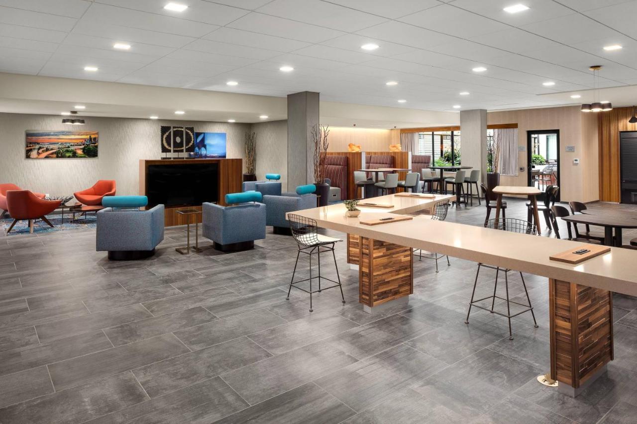 Courtyard By Marriott Seattle Northgate Hotel Buitenkant foto