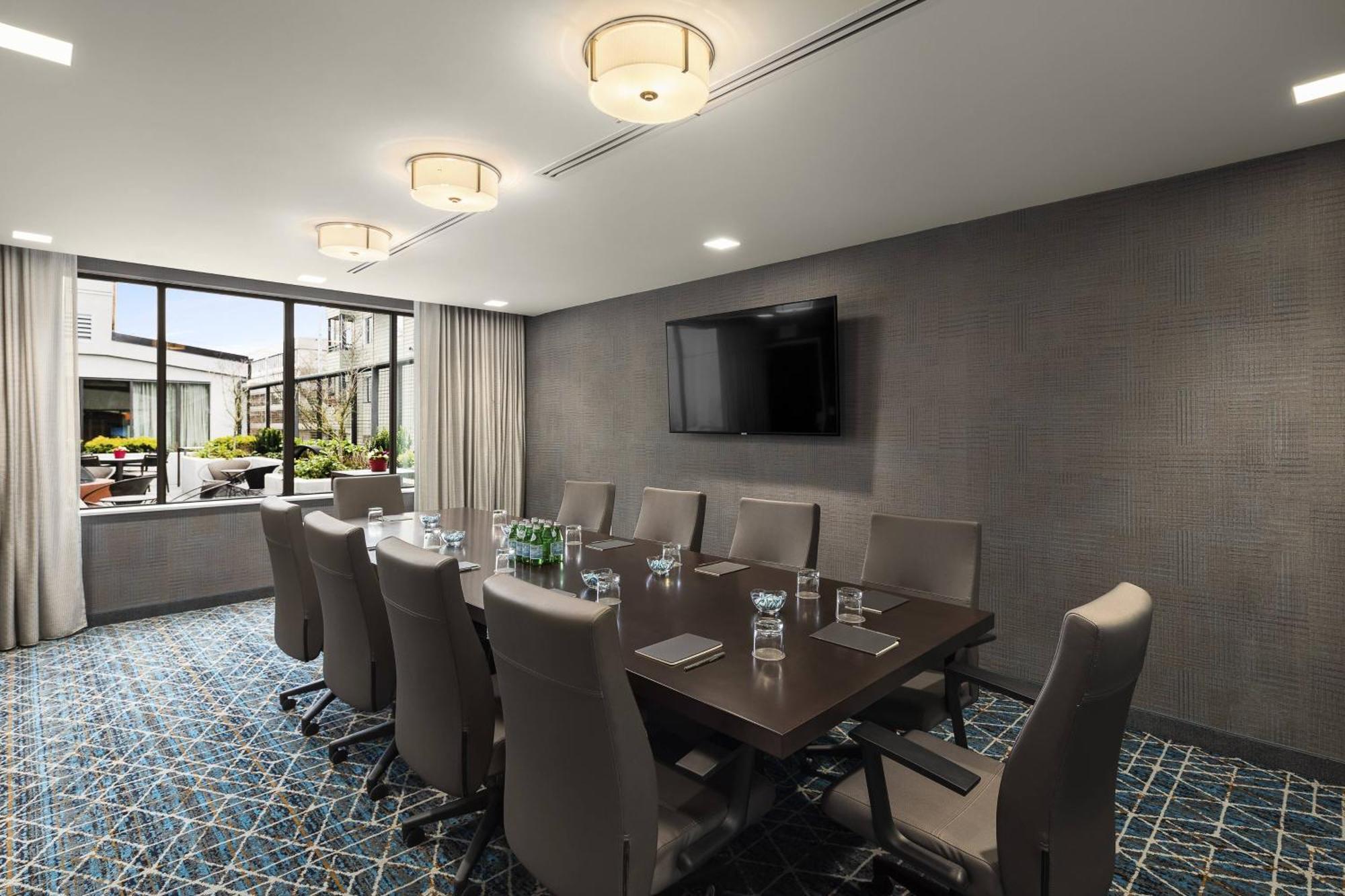Courtyard By Marriott Seattle Northgate Hotel Buitenkant foto