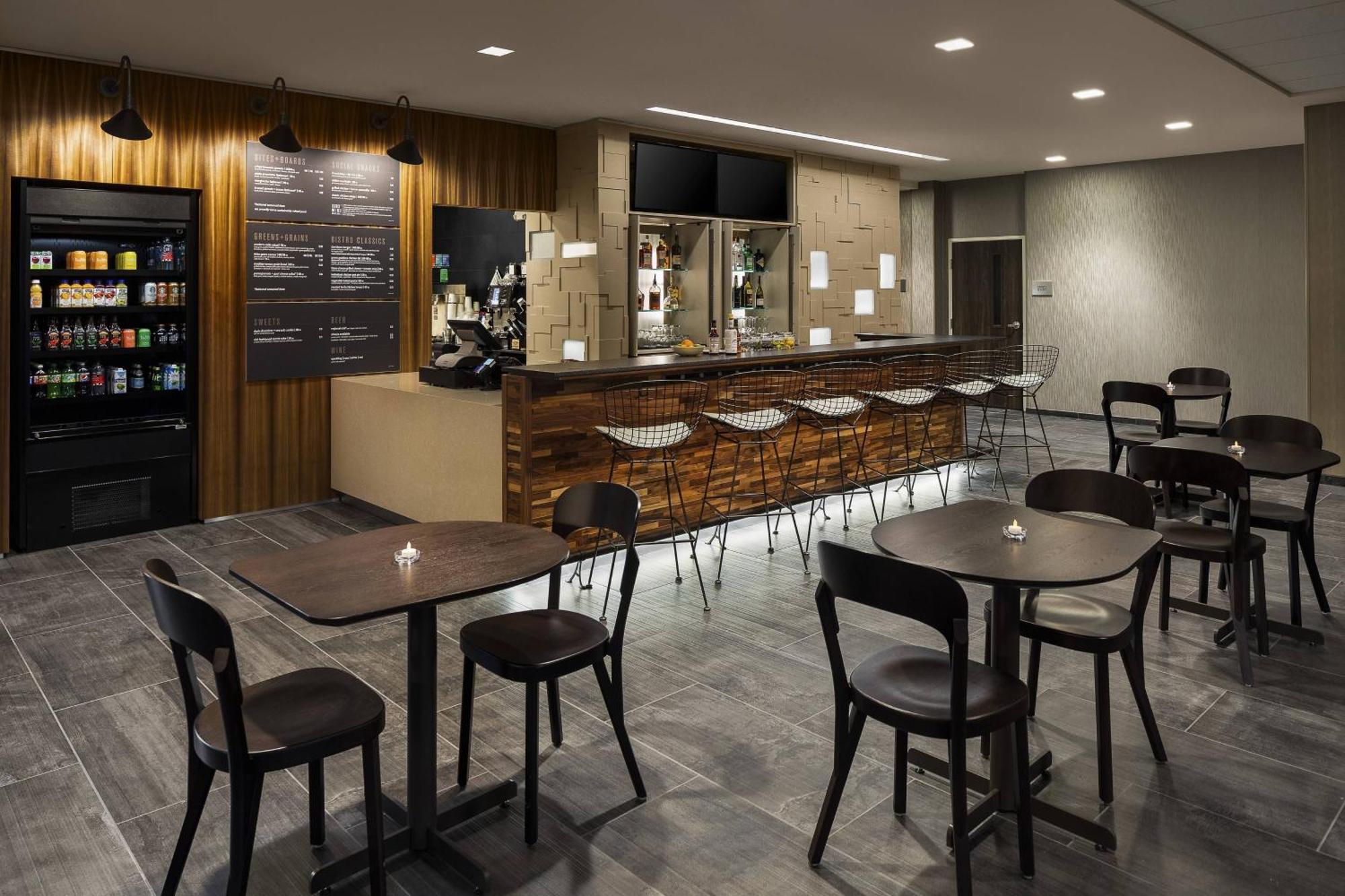 Courtyard By Marriott Seattle Northgate Hotel Buitenkant foto