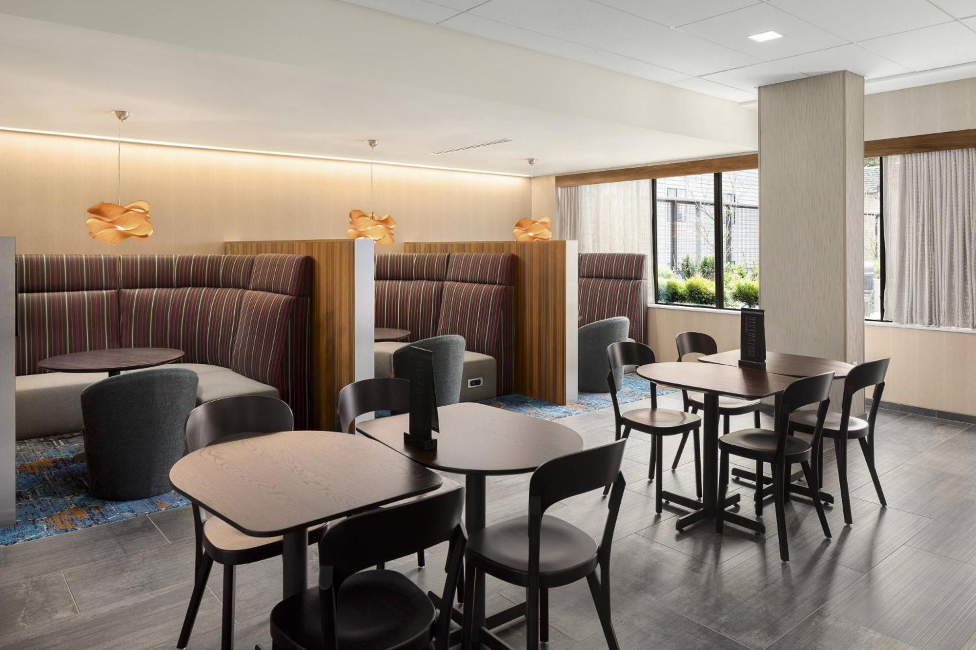 Courtyard By Marriott Seattle Northgate Hotel Buitenkant foto
